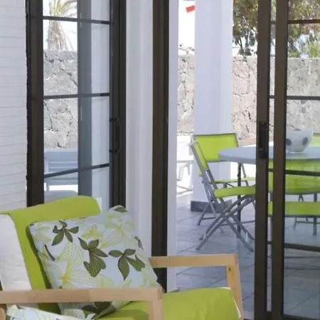 Sleeps 6 Pool Wifi Apartment Costa Teguise
