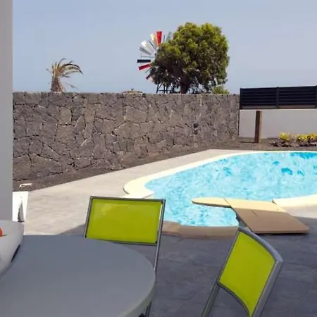 Sleeps 6 Pool Wifi * Costa Teguise